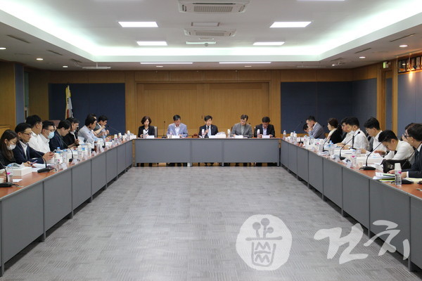서울시치과의사회가 지난 6일 제2회 정기이사회를 개최했다.