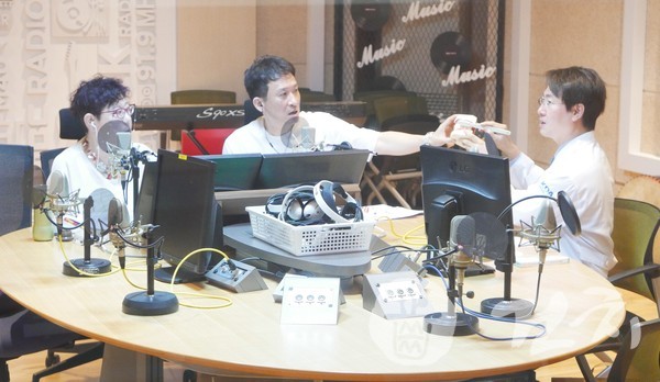대한치과의사협회 박종진 홍보이사가 지난 1일 MBC 라디오 '여성시대, 양희은 서경석입니다'에 출연했다.