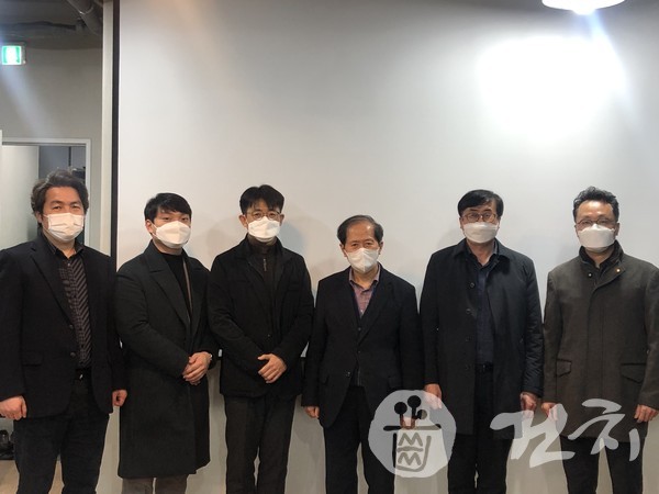부산시민구강증진협의회가 지난 4일 부산 동래구 참치과 4층 세미나실에서 제27차 회의를 개최했다.