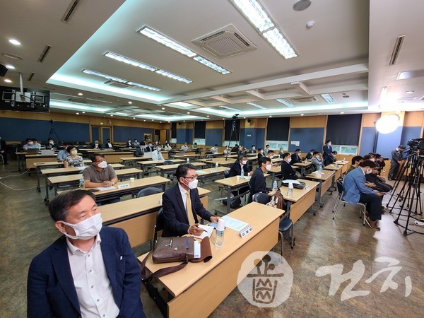 대한치과의사협회 제31대 협회장 보궐선거 후보자 정견발표 및 토론회가 지난 3일 송정동 치과의사회관에서 개최됐다.