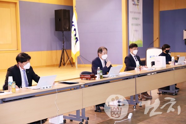 대한치과의사협회 제32대 집행부는 지난 15일 송정동치과의사회관에서 제9회 정기이사회를 개최했다.