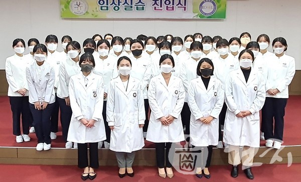 강릉원주치대 치위생학과가 지난 11일 ‘제11회 임상현장실습 진입식’을 개최했다.