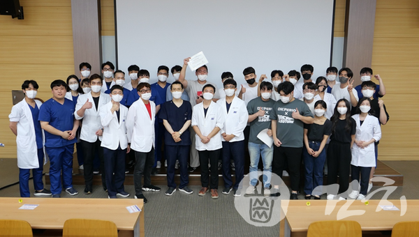 단국대학교치과대학 치주과학교실은 지난 17일 임상전단계 실습실에서 '치주 연수회'를 개최했다.