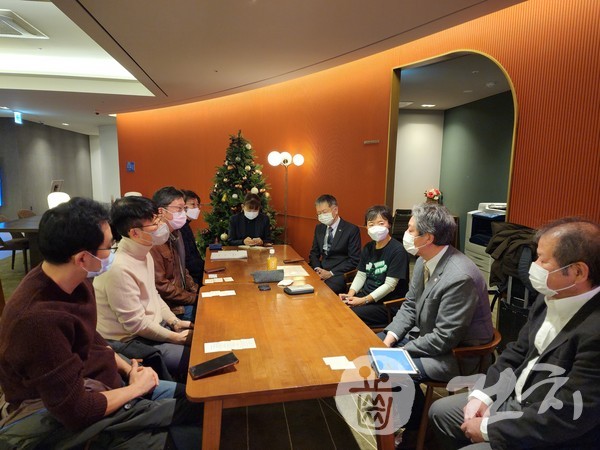 건강사회를 위한 치과의사회와 전일본민주의료기관연합회는 지난 11일 오전 코리아나호텔 라운지 카페에서 간담회를 개최했다.