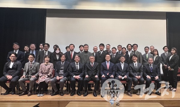 이철민 회장을 비롯한 K-IDT 임원진들이 지난 25일 개최된 제10회 J-IDT 학술대회에 참석했다.