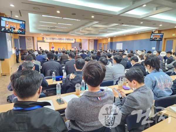 서울특별시치과의사회는 지난 25일 서울 송정동 치과의사회관 5층 대강당에서 제72차 정기총회를 개최했다.