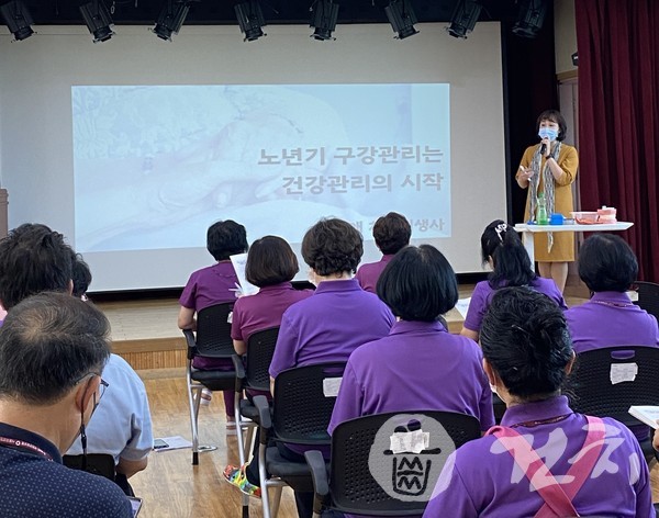 치구협이 서울요양원에서 종사자 대상 구강관리교육을 실시했다.