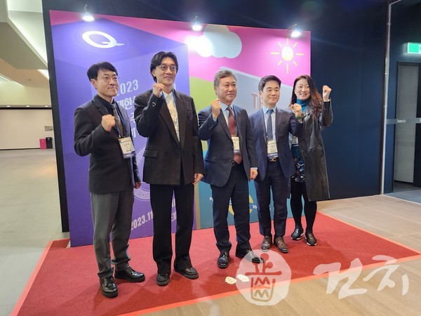2023 대한심미치과학회 36주년 정기학술대회가 지난 12일 코엑스 컨퍼런스룸 4층에서 열렸다. (왼쪽부터) 