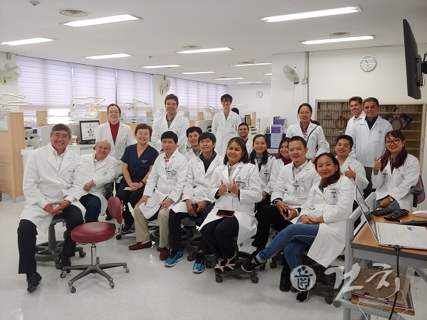 경희대치과병원 바이오급속교정클리닉 연수에 참여한 베트남·사우디아라비아 치과의사들