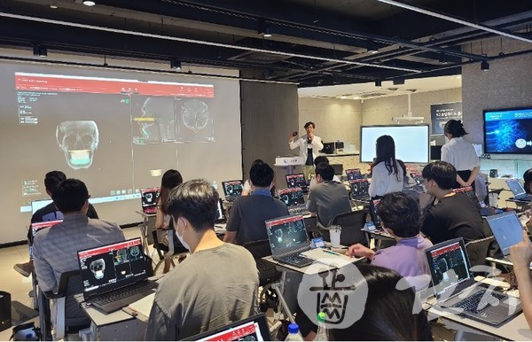 메가젠이 지난 2일 'R2 STUDIO Q 런칭' 세미나를 개최했다.