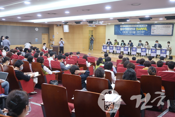 서울아산병원 간호사 사망사건 관련 긴급 국회토론회가 지난 19일 국회의원회관 제2소회의실에서 개최됐다.