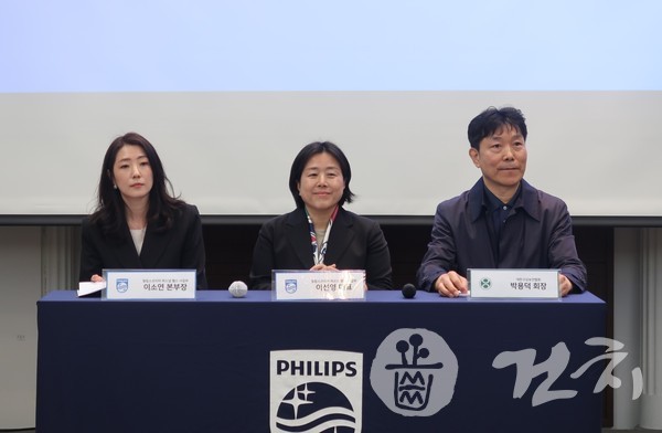 (왼쪽부터) 이소연 본부장, 이선영 대표, 박용덕 회장.