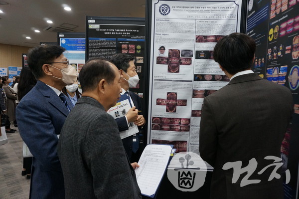 대한치과보철학회 제89회 학술대회가 지난 15일부터 16일까지 양일간 한국과학기술회관 지하 1층 국제회의장에서 펼쳐졌다.