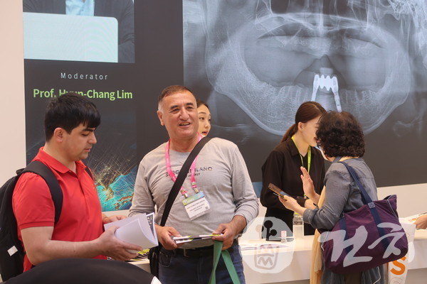 해외 치과의사들의 방문이 늘어난 것도 특징이다.