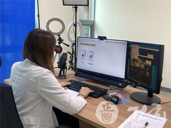 부산대학교치과병원은 지난달 25일 지역 장애인을 대상으로 온라인 구강관리교육을 실시했다.